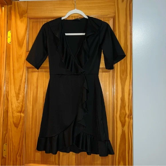 PrettyLittleThing | Dresses | Pretty Little Thing Black Dress | Poshmark